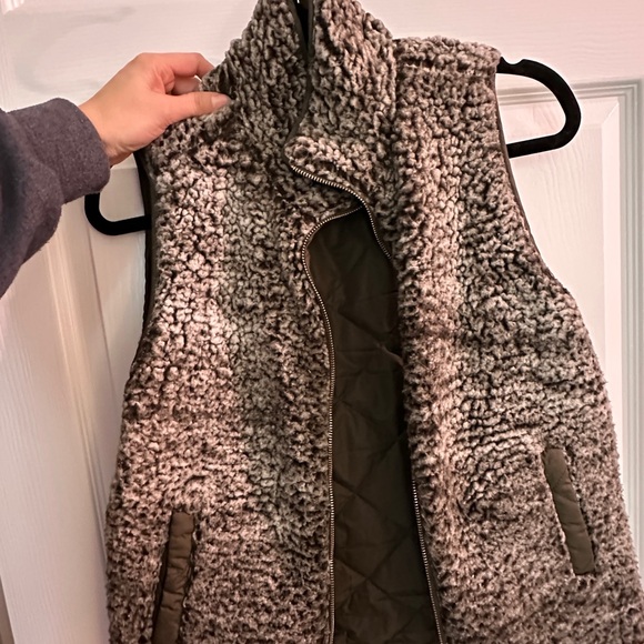 Reversible Vest, Olive Green/Plush, Size Medium - Picture 2 of 2